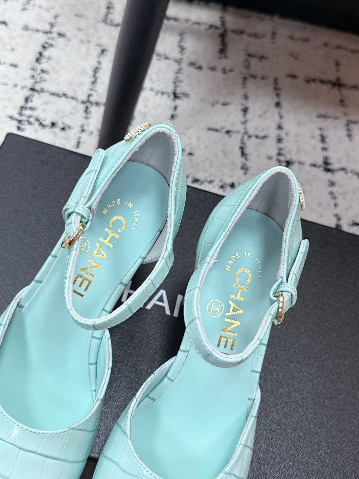 CC SS26 Mary Jane Pumps Black Blue Crocodile Embossed Patent Calfskin 679024