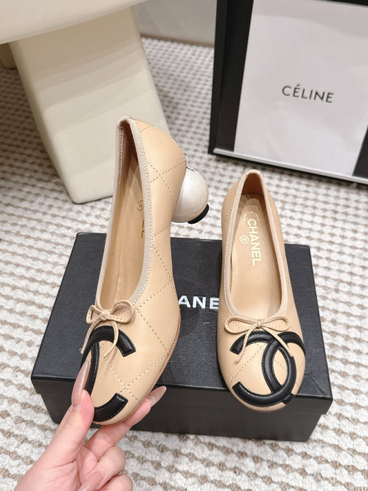 CC 26s Pearl High Heels 5.5cm Beige Black Calfskin