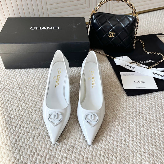 CC 26s Pointed-Toe Pump White Patent Leather 787141