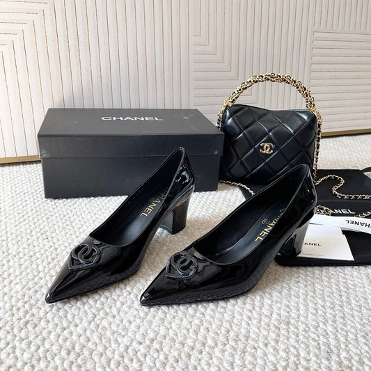 CC 26s Pointed-Toe Pump Black Patent Leather 787144