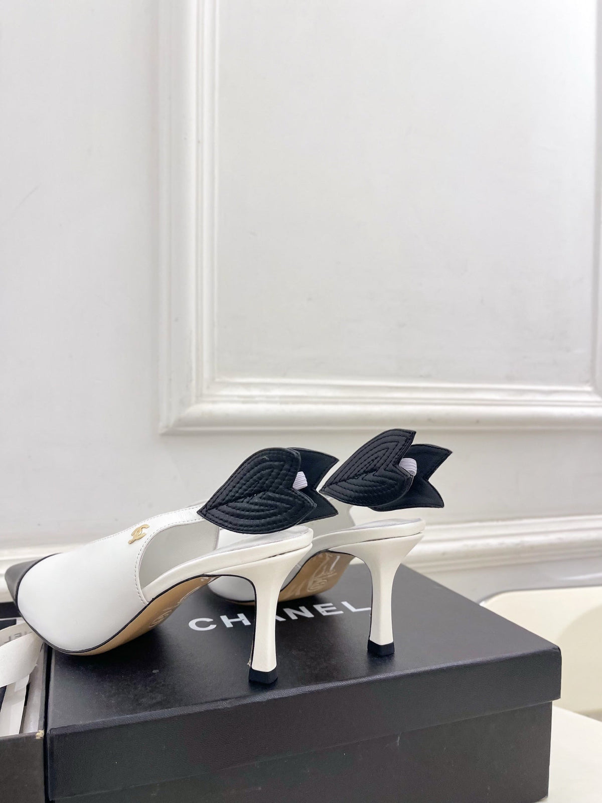 CC 26 SS Open-Back Sandals 7.5cm White Black Calfskin 586932