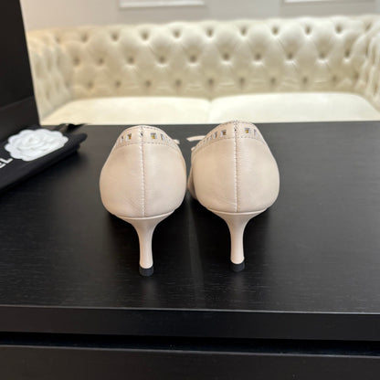 CC Bow Pointed Toe Pumps 6.5cm Cream Leather 912935