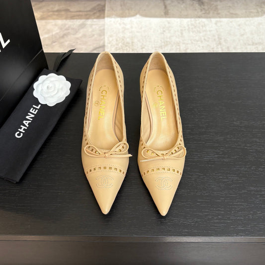 CC Bow Pointed Toe Pumps 6.5cm Beige Leather 912932