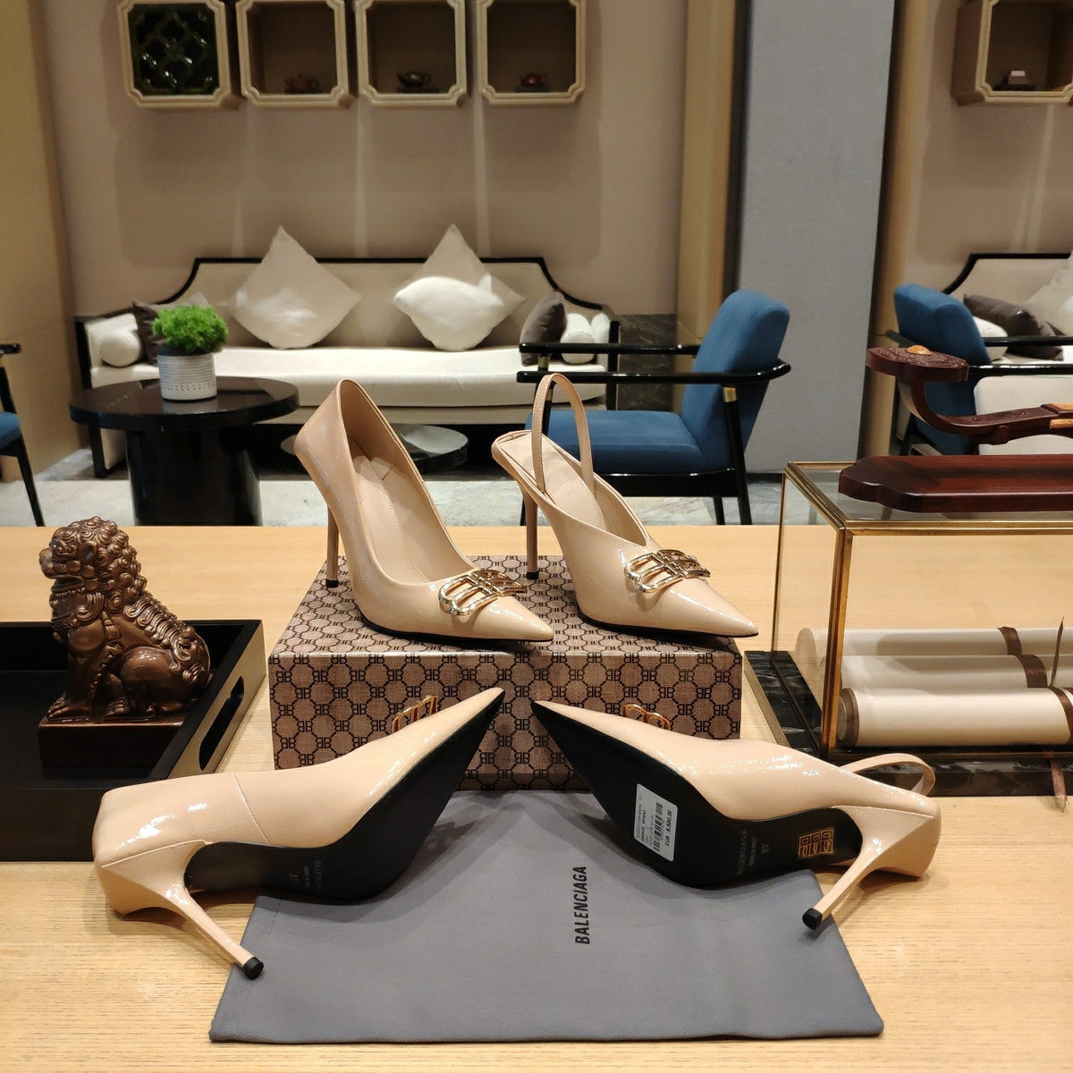 Balenciaga 26s High Heel 100 Beige Patent Leather Gold Logo 681186