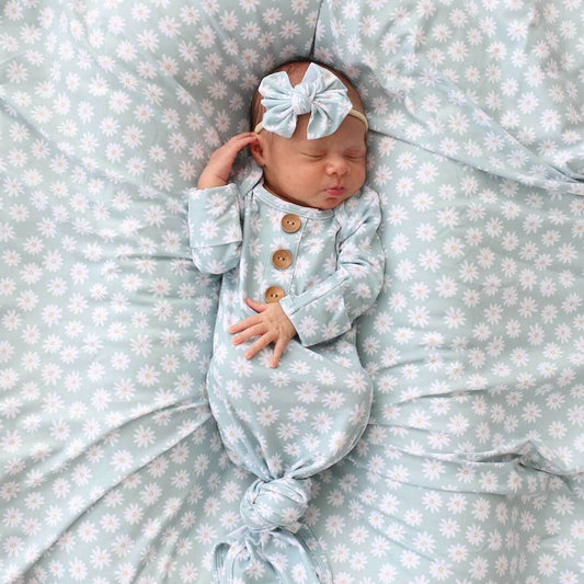 Soft Green Daisy Newborn Baby Knot Gown & Hat