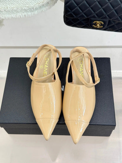 CC Pointed Toe Kitten Heel 30 Open Back Sandals Beige in Patent Leather 706379