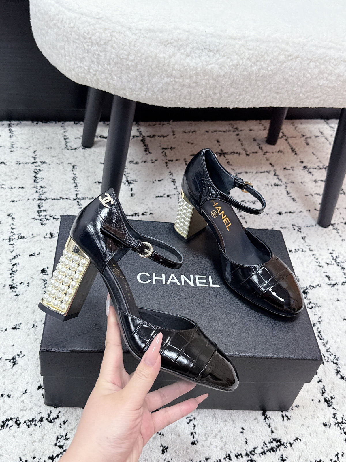 CC SS26 Mary Jane Pumps Black Crocodile Embossed Patent Calfskin 679023