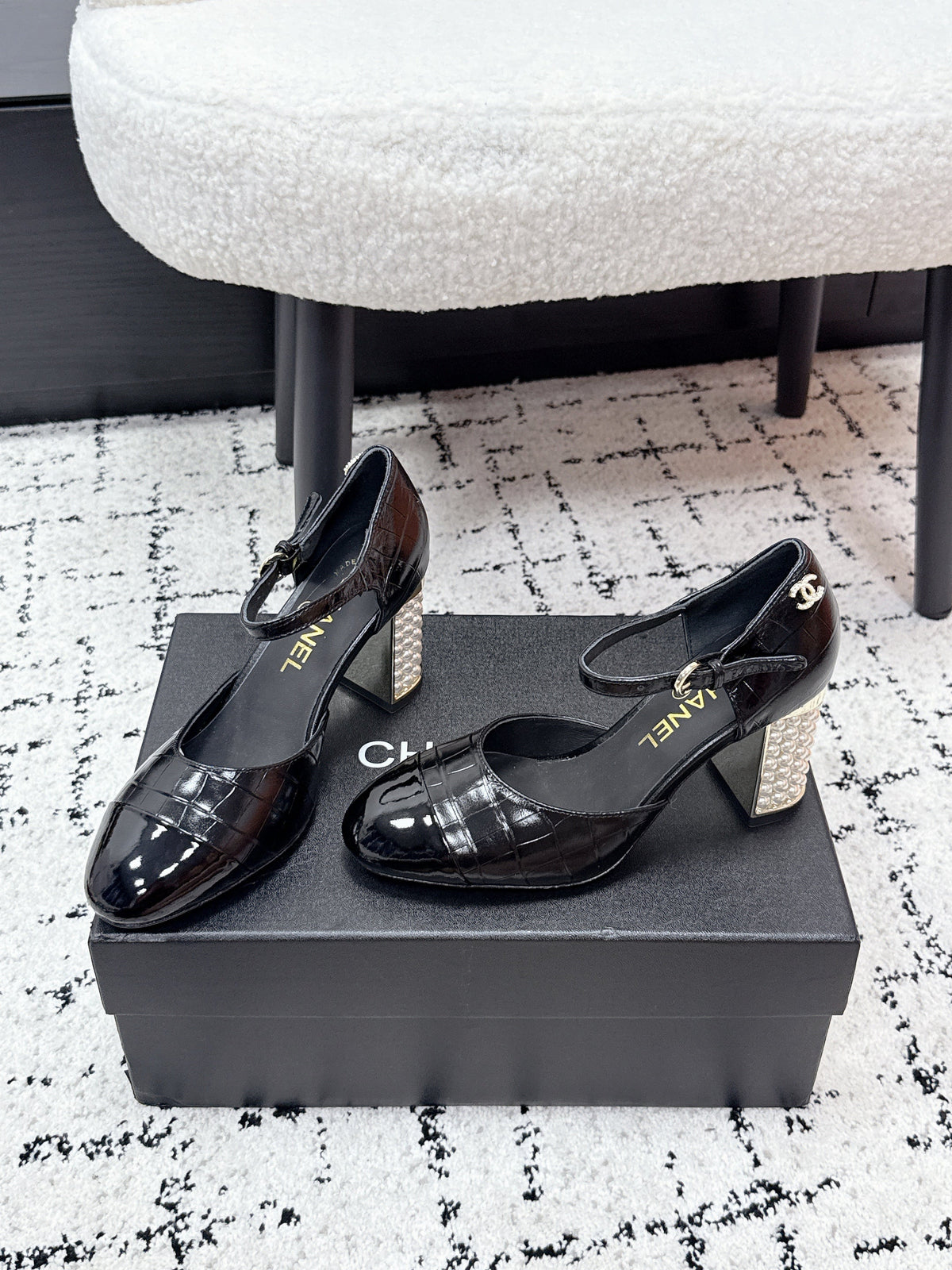 CC SS26 Mary Jane Pumps Black Crocodile Embossed Patent Calfskin 679023