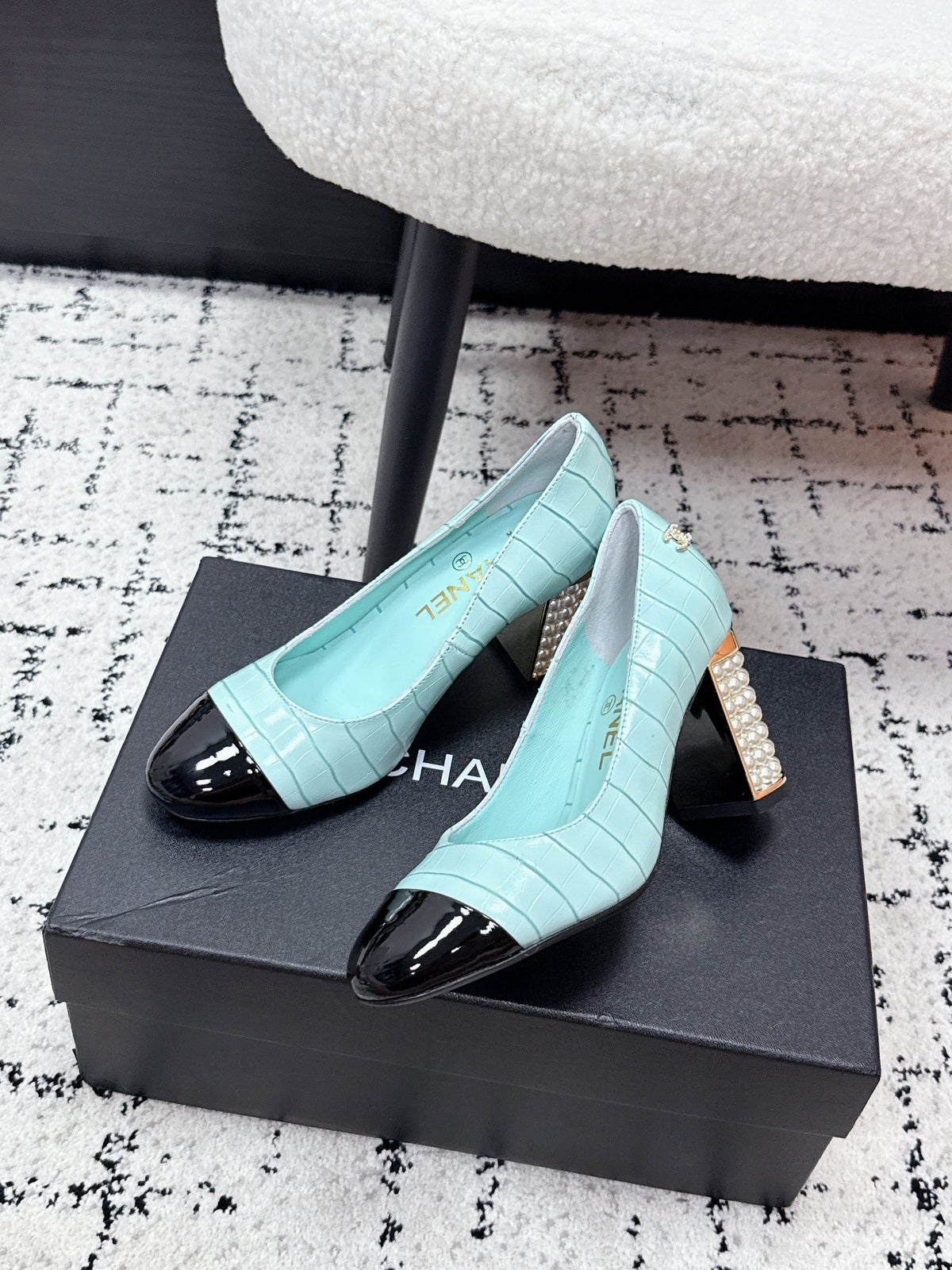CC SS26 Pump Black Blue Crocodile Embossed Patent Calfskin 679029