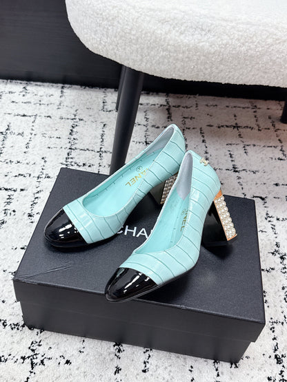 CC SS26 Pump Black Blue Crocodile Embossed Patent Calfskin 679029