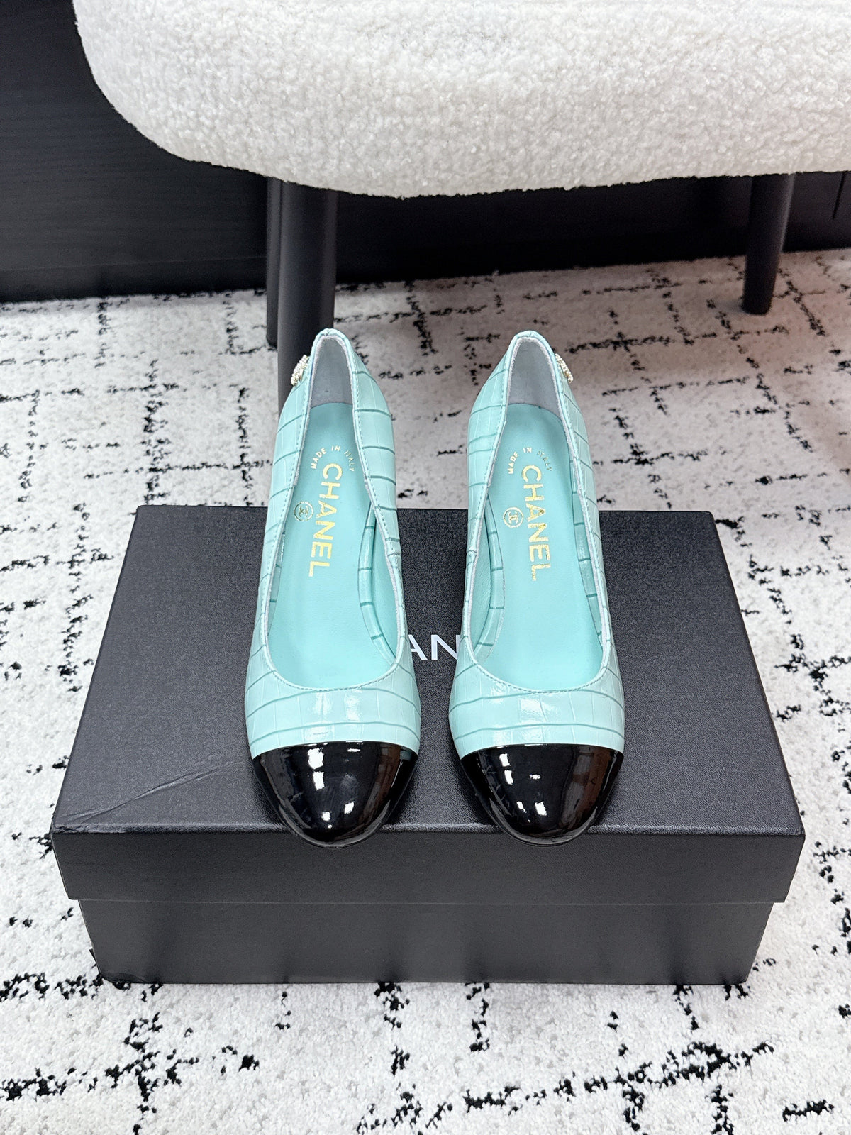 CC SS26 Pump Black Blue Crocodile Embossed Patent Calfskin 679029