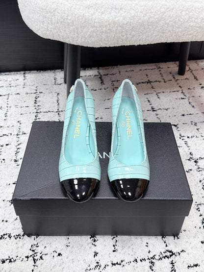 CC SS26 Pump Black Blue Crocodile Embossed Patent Calfskin 679029