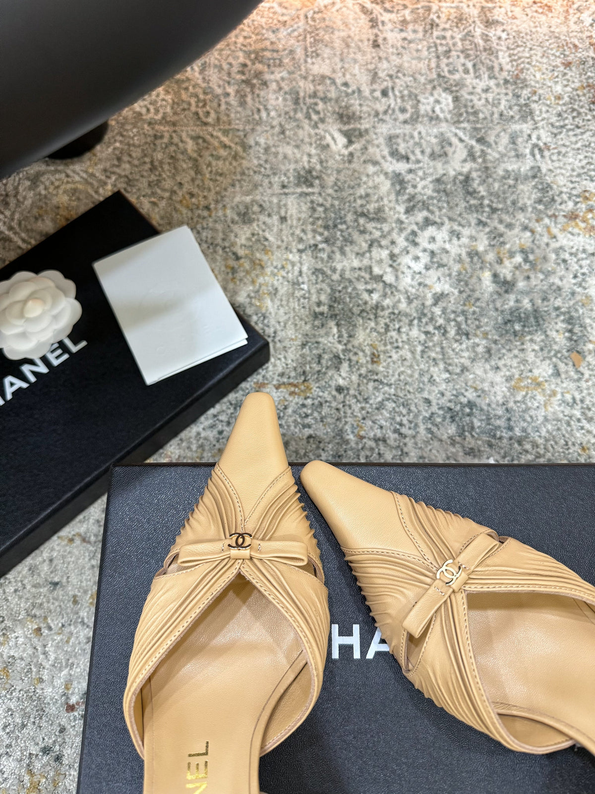CC 26 𝑭𝑾 Pointed Toe Back Strap Slingback 6.5cm Beige Sheepskin 892577