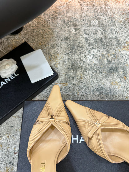 CC 26 𝑭𝑾 Pointed Toe Back Strap Slingback 6.5cm Beige Sheepskin 892577