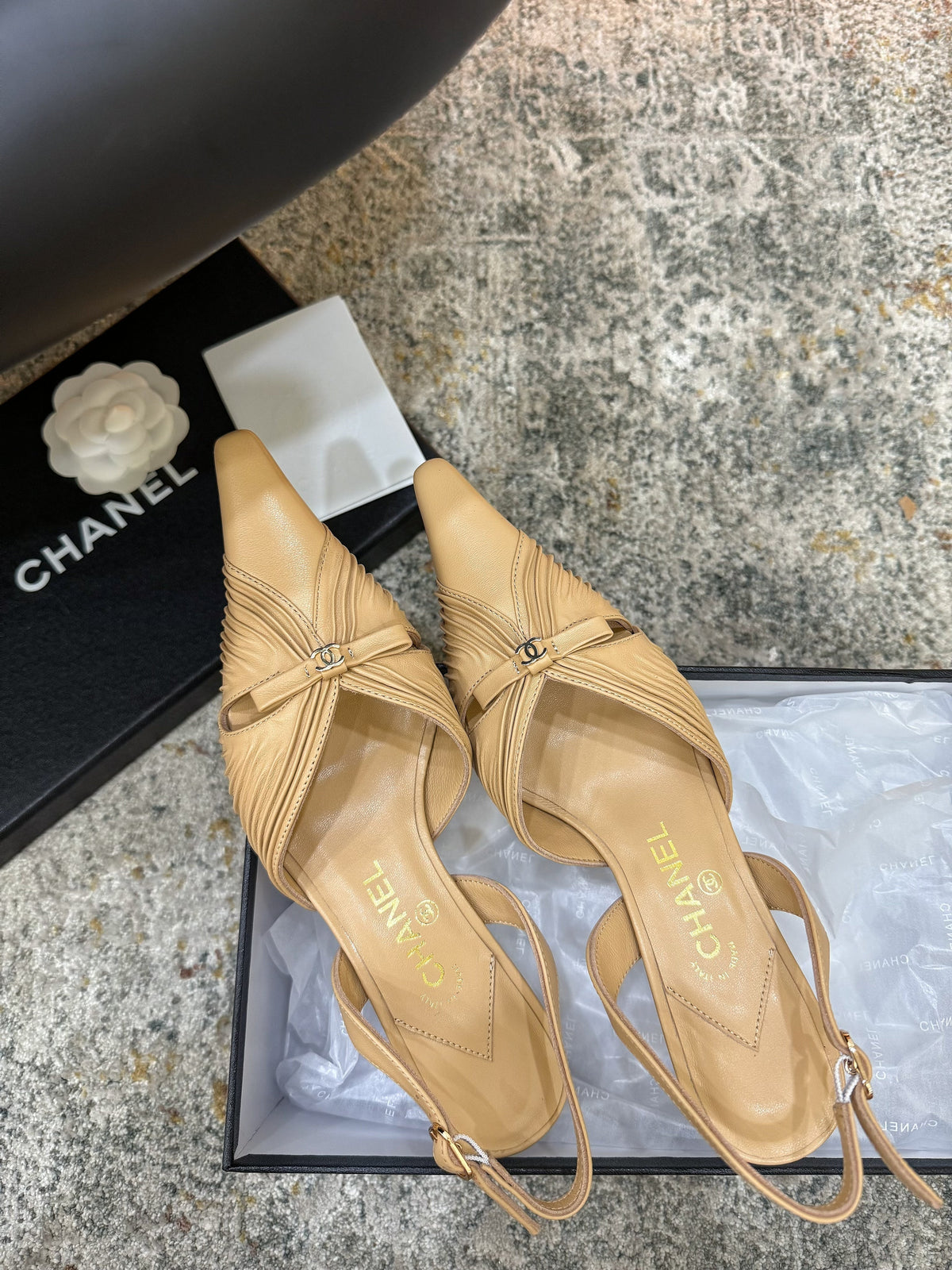 CC 26 𝑭𝑾 Pointed Toe Back Strap Slingback 6.5cm Beige Sheepskin 892577