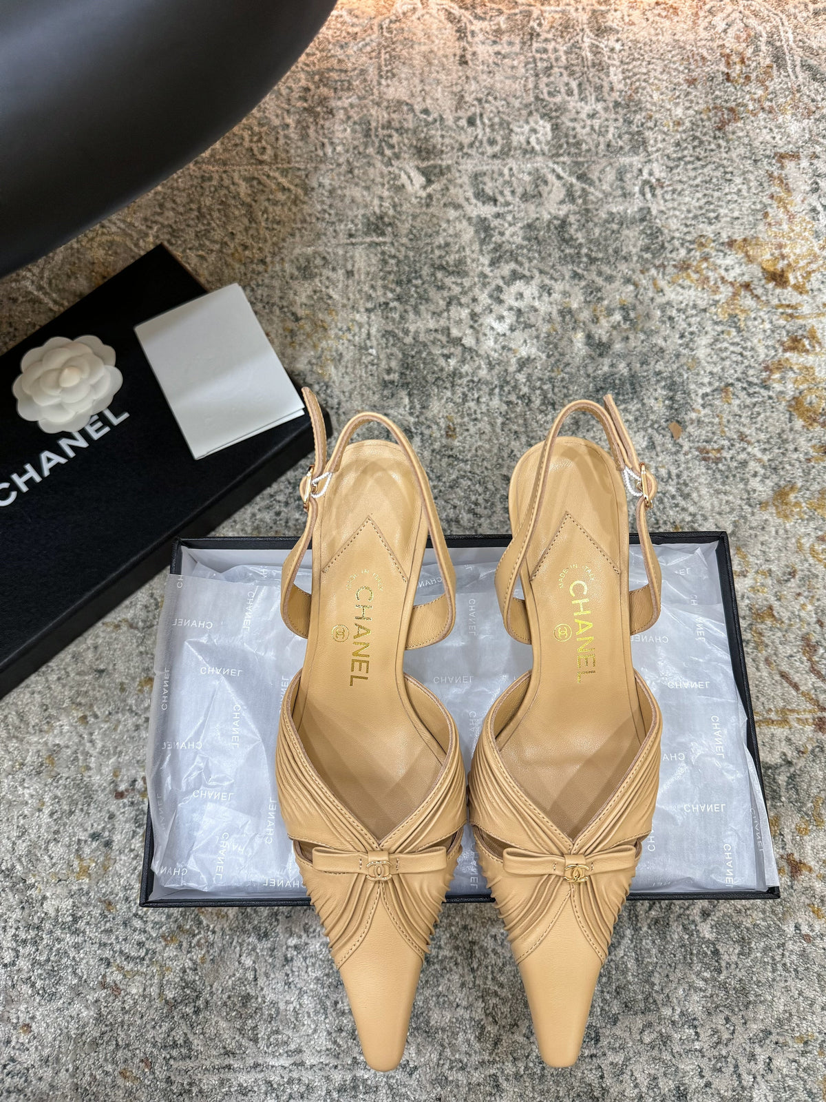 CC 26 𝑭𝑾 Pointed Toe Back Strap Slingback 6.5cm Beige Sheepskin 892577