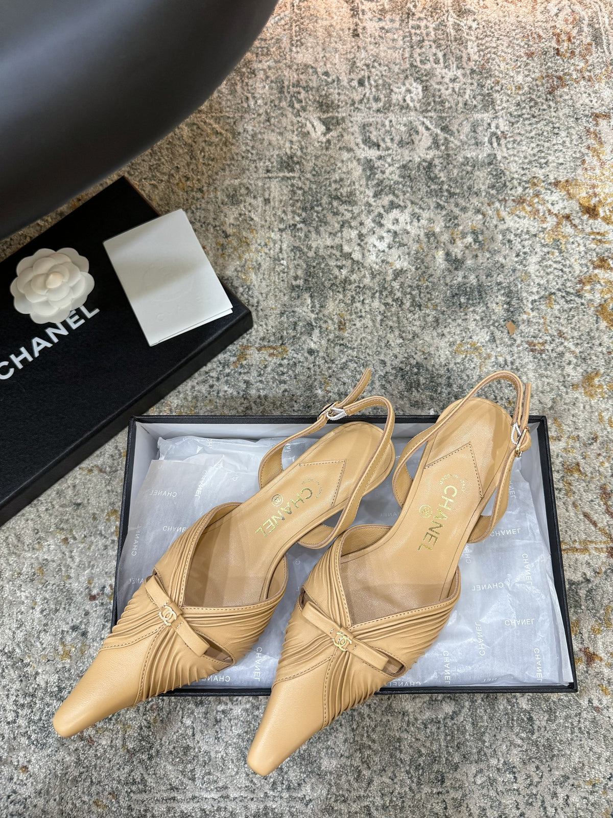 CC 26 𝑭𝑾 Pointed Toe Back Strap Slingback 6.5cm Beige Sheepskin 892577