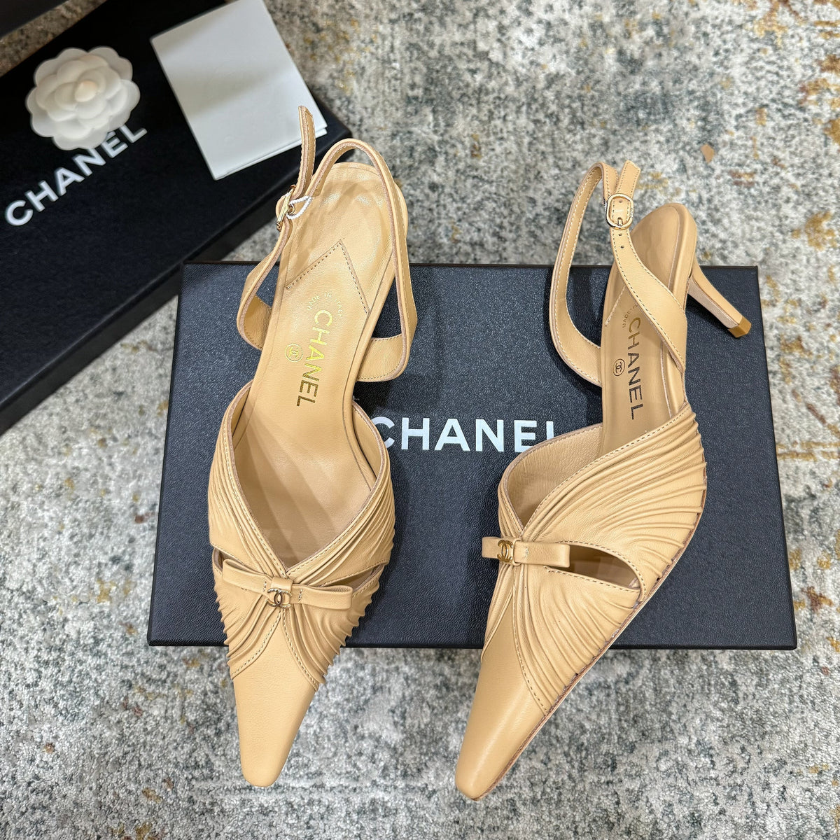 CC 26 𝑭𝑾 Pointed Toe Back Strap Slingback 6.5cm Beige Sheepskin 892577