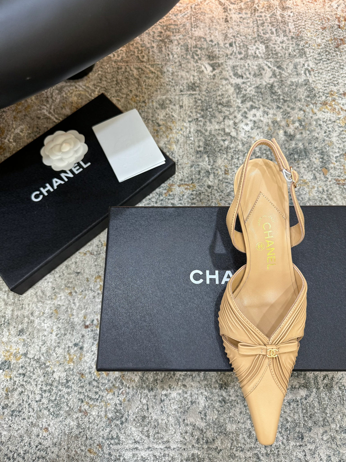 CC 26 𝑭𝑾 Pointed Toe Back Strap Slingback 6.5cm Beige Sheepskin 892577