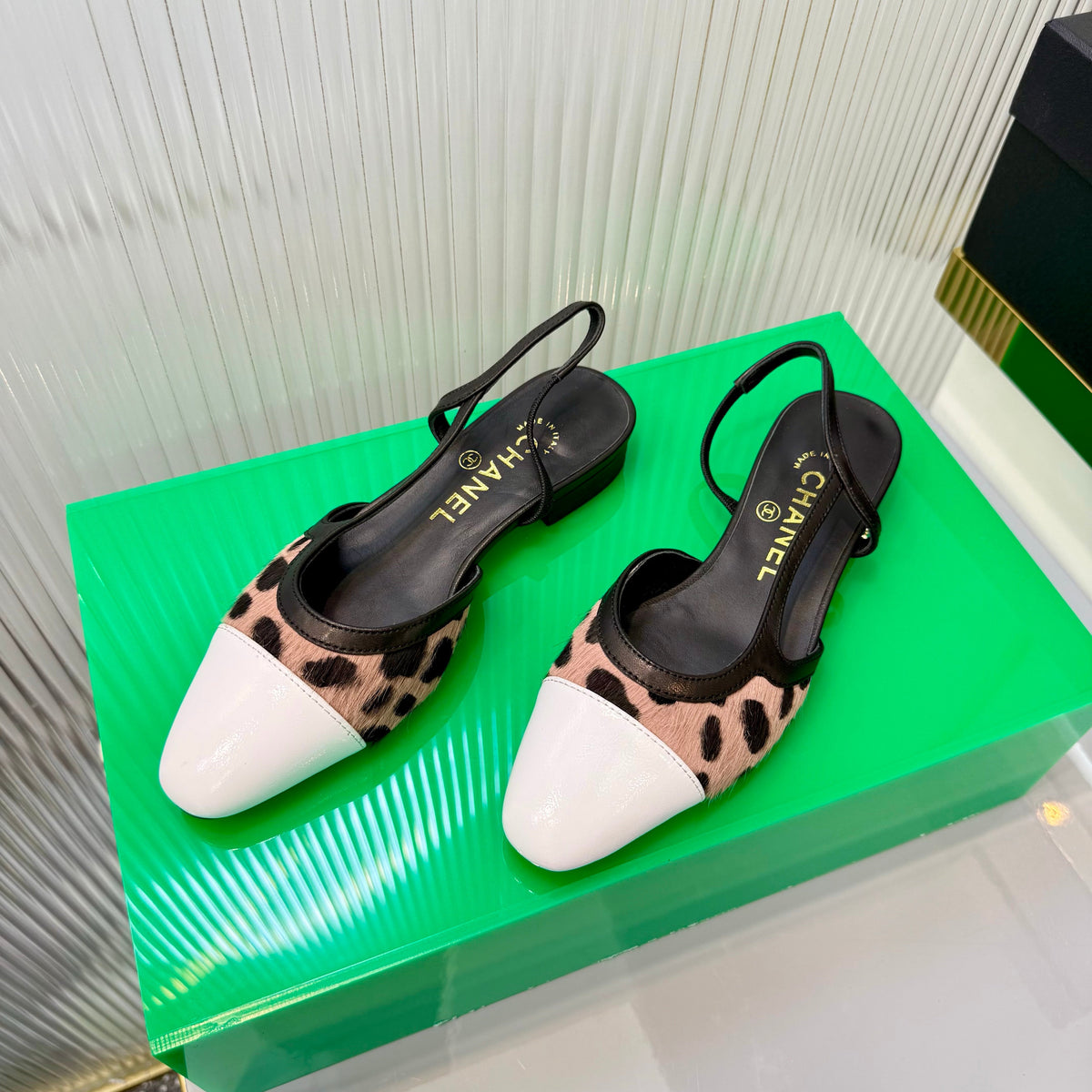 CC Slingback Flat White Muted Pink Leopard-Print Leather 923834