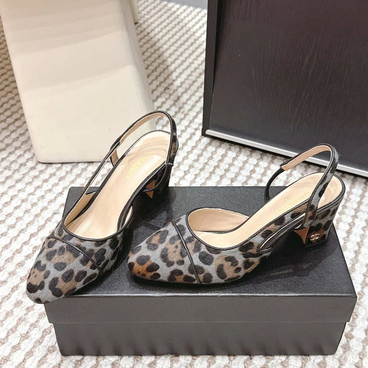 CC 26s Slingback 65 Black Blue Leopard Leather 652653