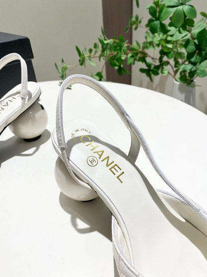 CC 26P Slingback Pearl-Shaped Heel 7cm White Black Quited Leather 767267