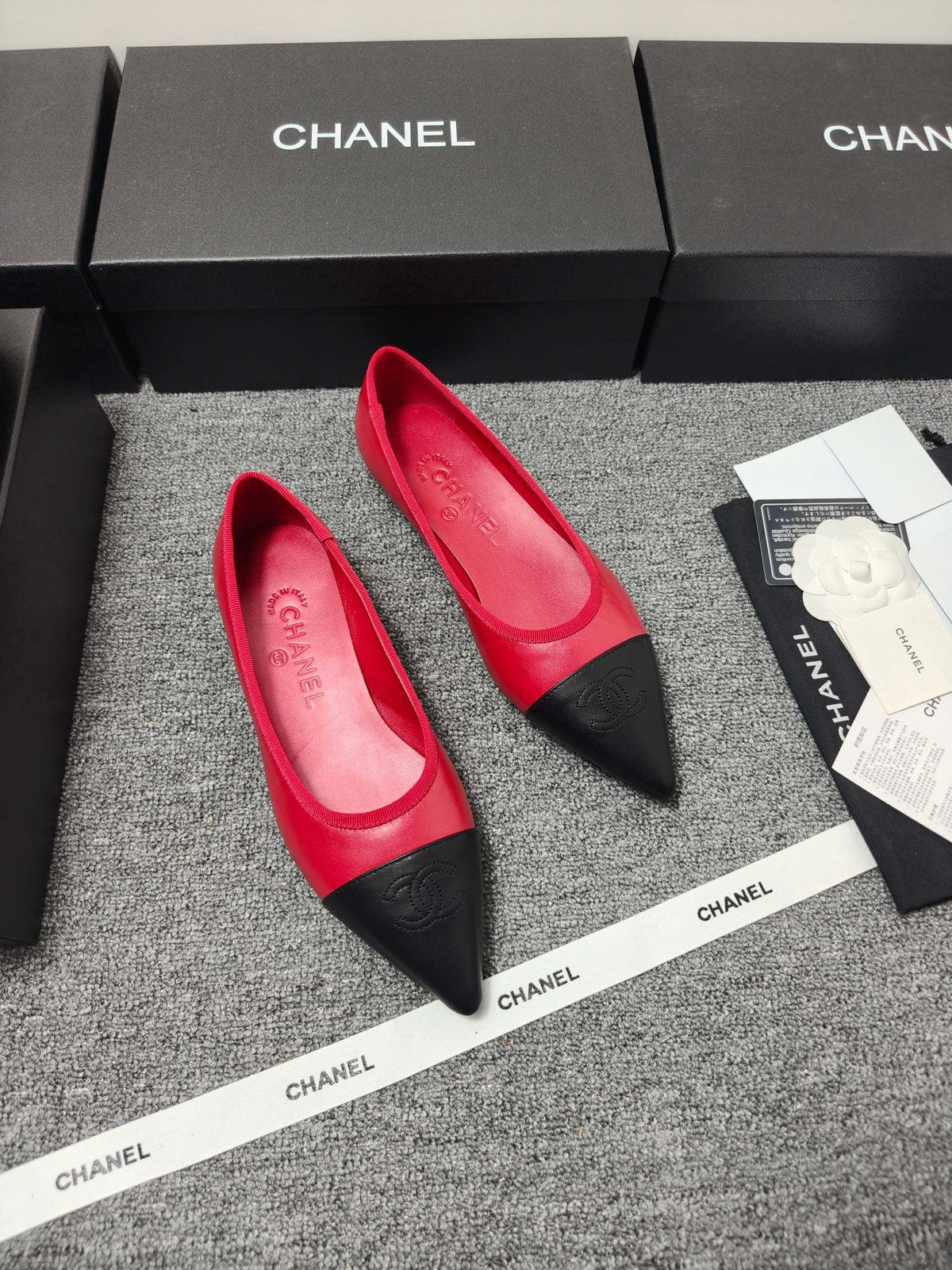 CC 26s Ballet Flat Black Red Leather 681964