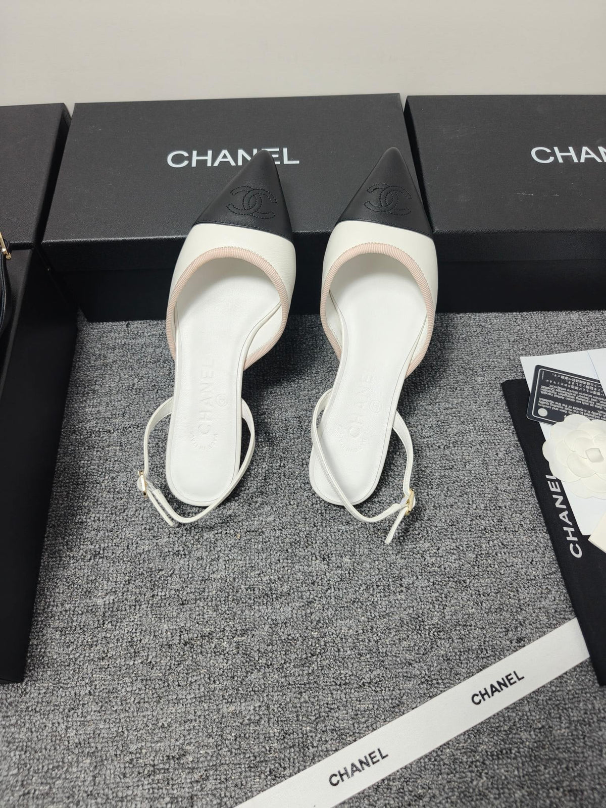CC 26s Slingback Pointed Black White Leather 681975
