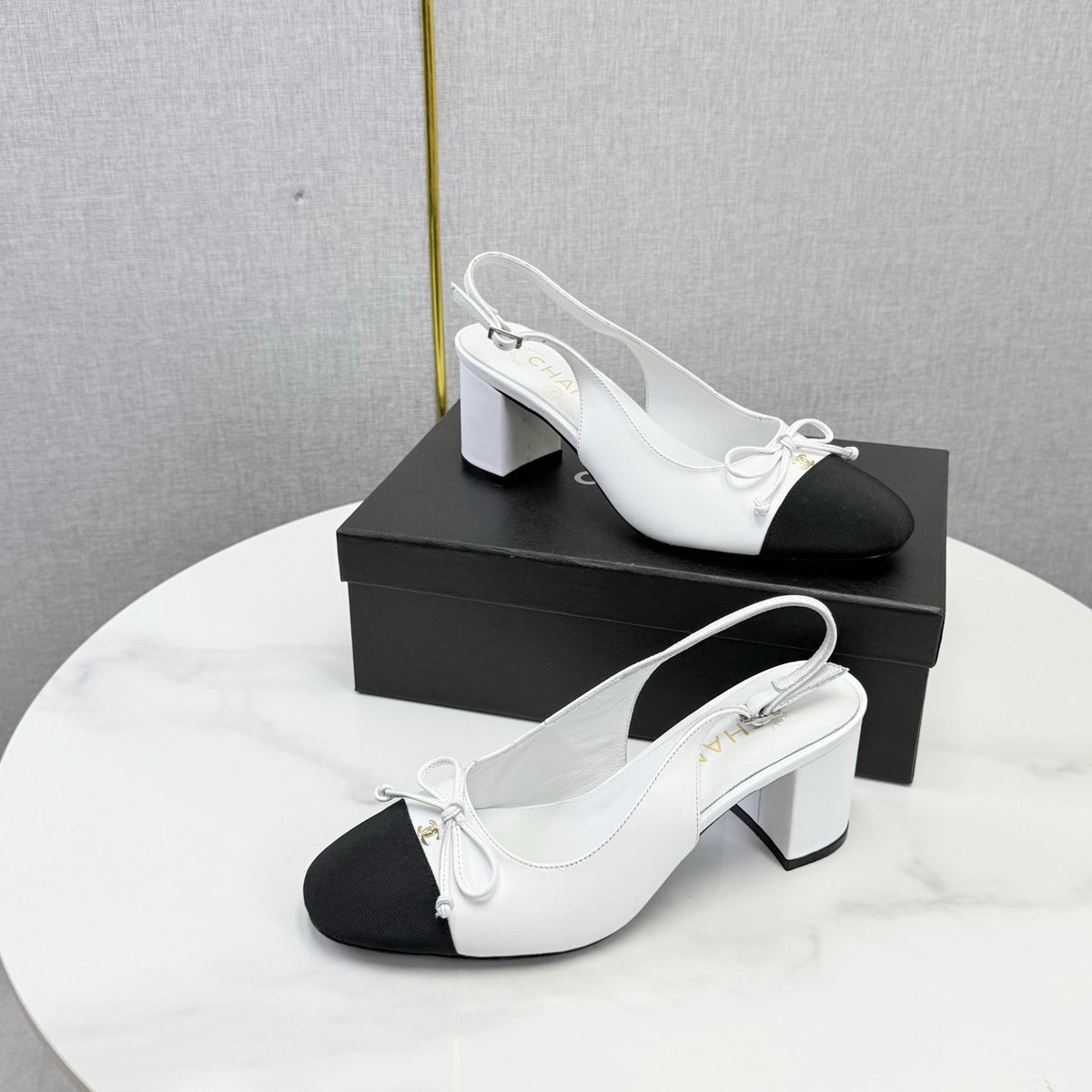 CC 26s Slingback Heels 4.5cm White Black Lambskin Fabric