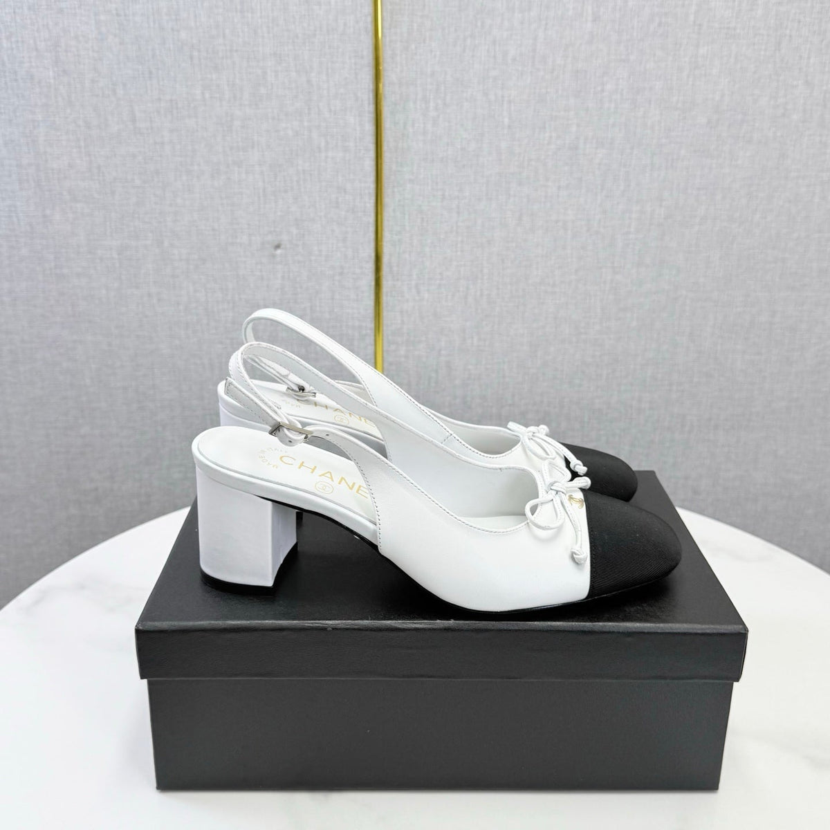 CC 26s Slingback Heels 4.5cm White Black Lambskin Fabric