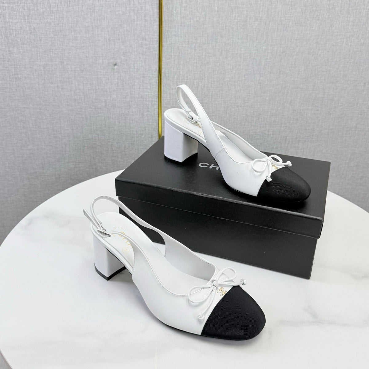CC 26s Slingback Heels 4.5cm White Black Lambskin Fabric