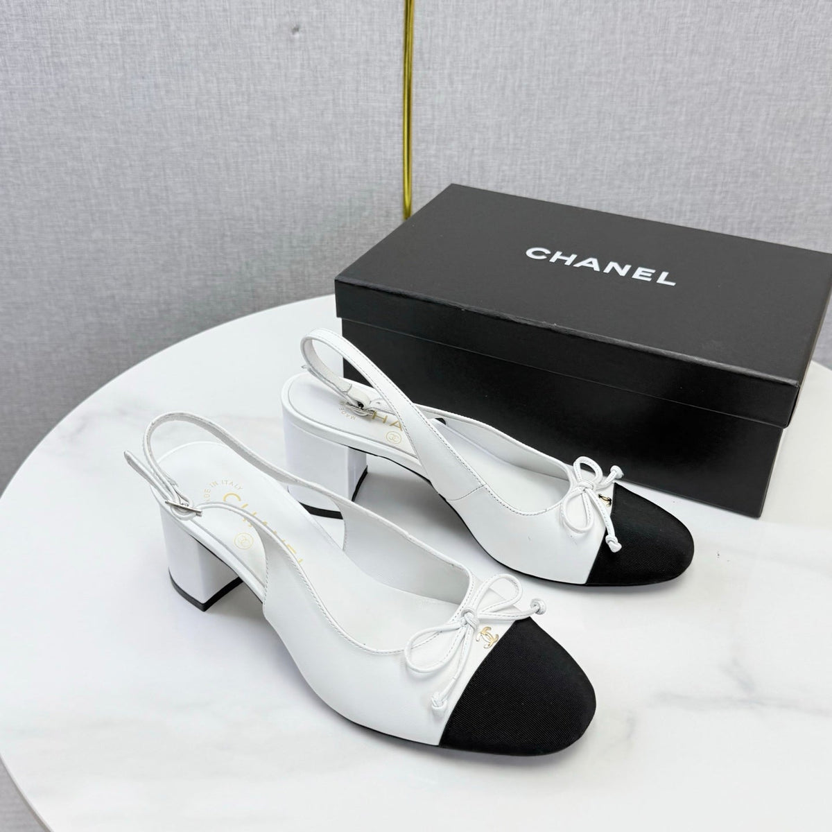 CC 26s Slingback Heels 4.5cm White Black Lambskin Fabric