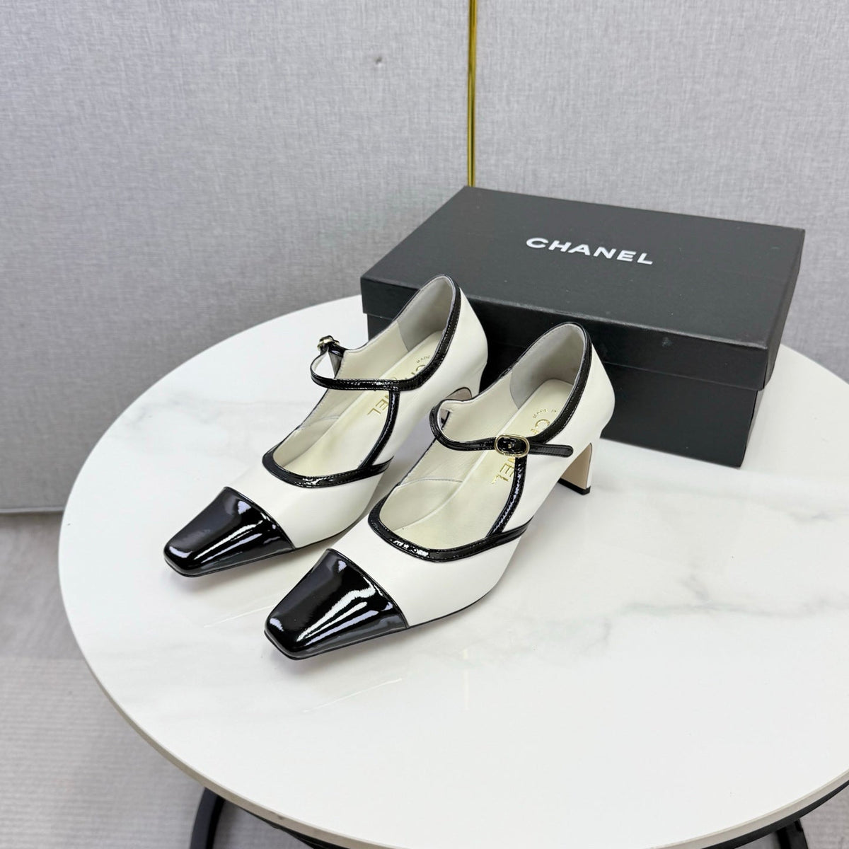 CC 26s Slingback Black White Sheepskin 904477