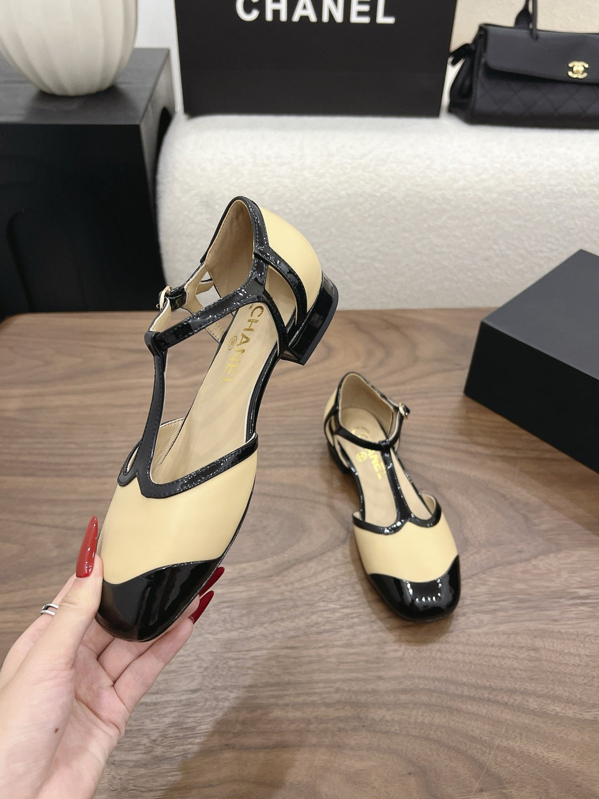 CC 26s Mary Jane Black Beige Lambskin Patent Leather 915323