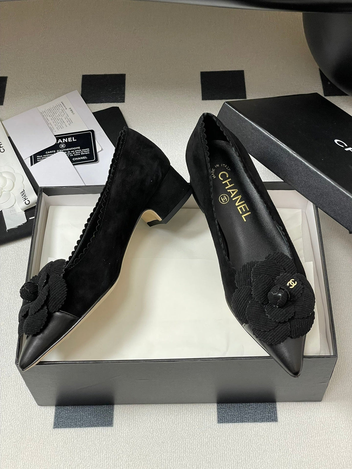 CC 25C Classic Camellia Pointed High Heels Pump 35mm Black Suede 247614