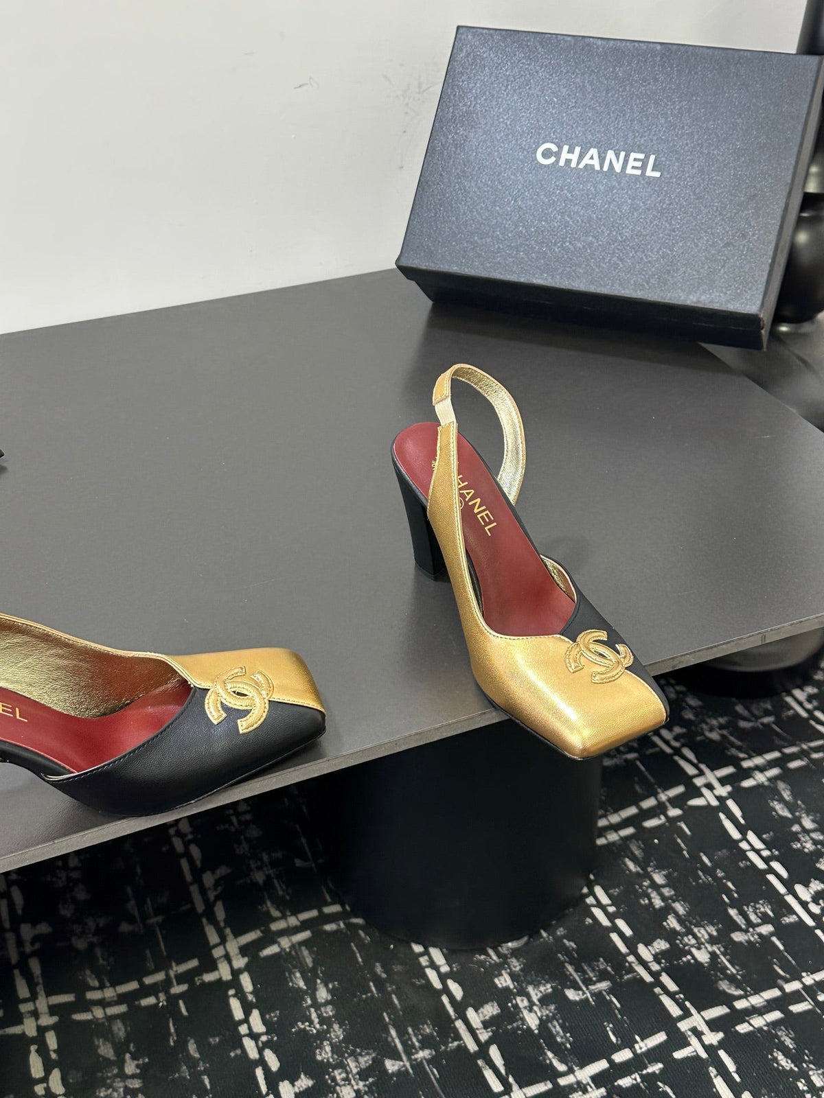 CC 26ss Slingback 6.5cm Gold Black Cowhide 668140