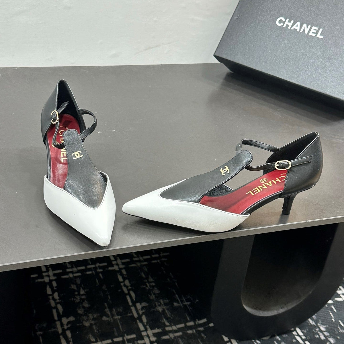CC Métiers d’art 2026 Mary Janes 5cm Black White Lambskin 832543