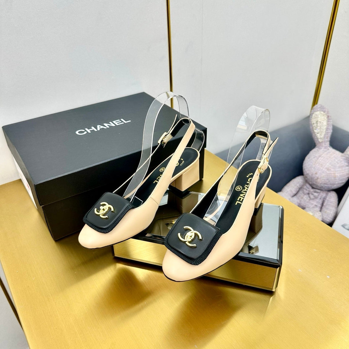 CC Slingback 25s In Beige Mix Black Calfskin With Gold Hardware
