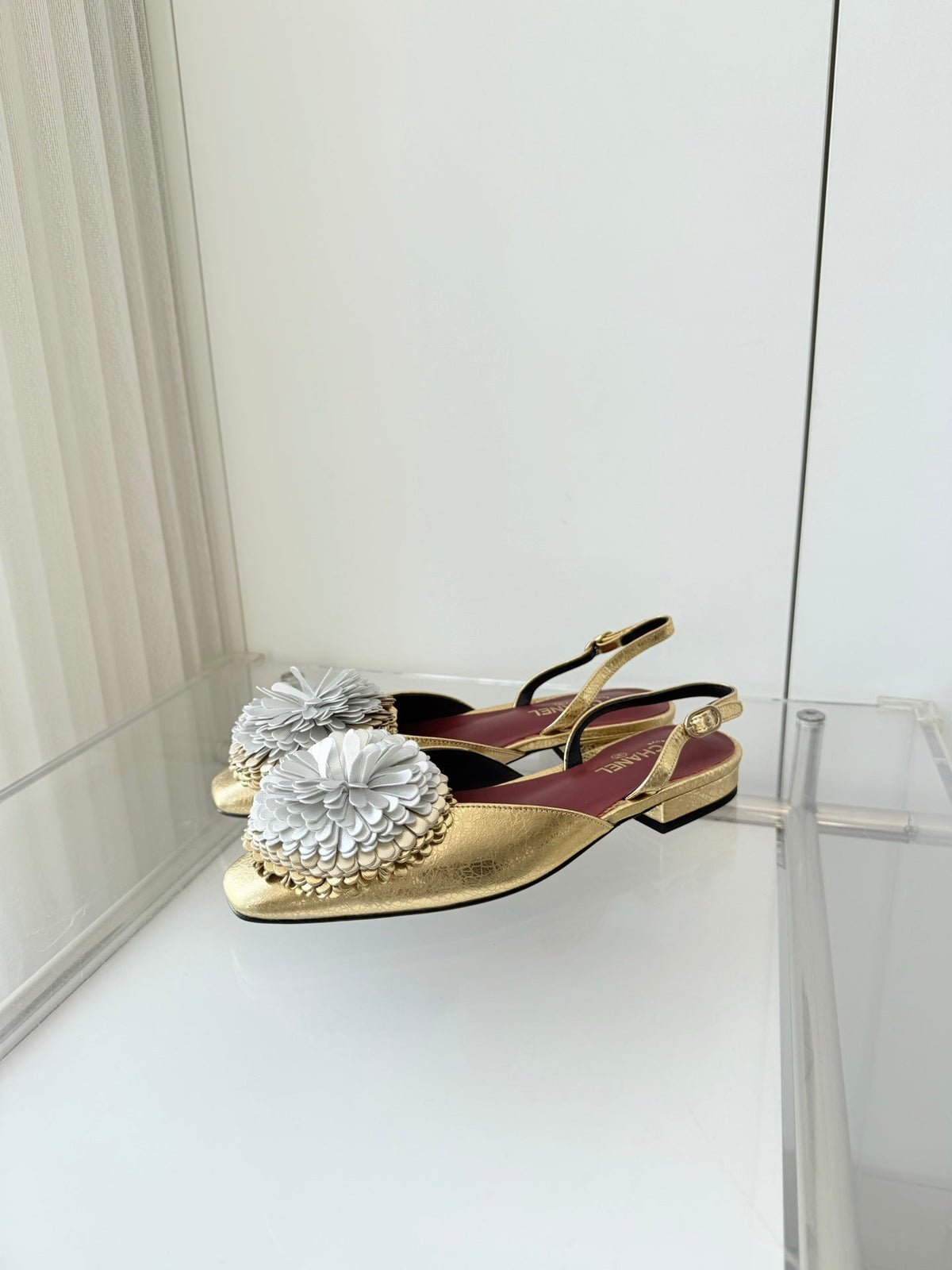 CC 26s Slingback 1.5cm Camellia Flower Gold Sheepskin 597409