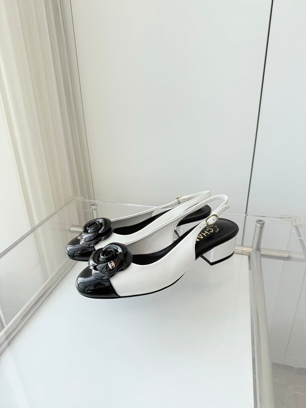 CC 26s Slingback Floral 3.5cm Black White Patent Leather 597415
