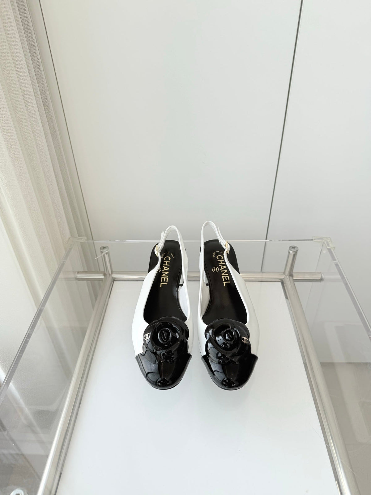 CC 26s Slingback Floral 3.5cm Black White Patent Leather 597415